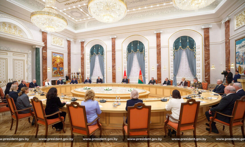 53ebgf4t01nrc7qxsht0x2cjhiz8w1se Президент Беларуси Александр Лукашенко 22 января вручил дипломы доктора наук и аттестаты профессора научным и научно-педагогическим работникам